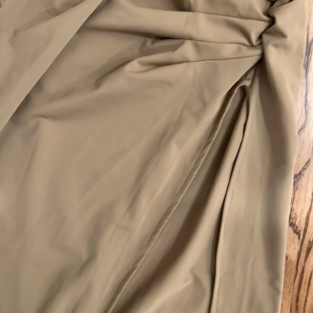 Super cute cut out dress - Picture 3 of 4